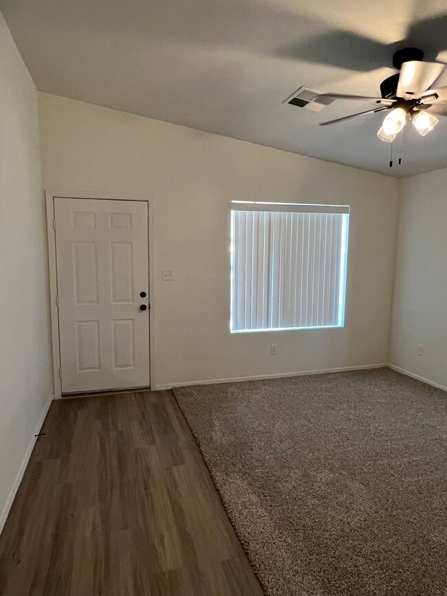 Building Photo - 4 BEDROOM HOME!