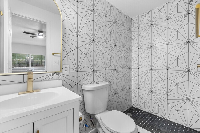 Building Photo - 6220 W Ohio Ave