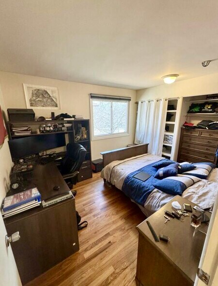 Building Photo - 1233 Island Dr
