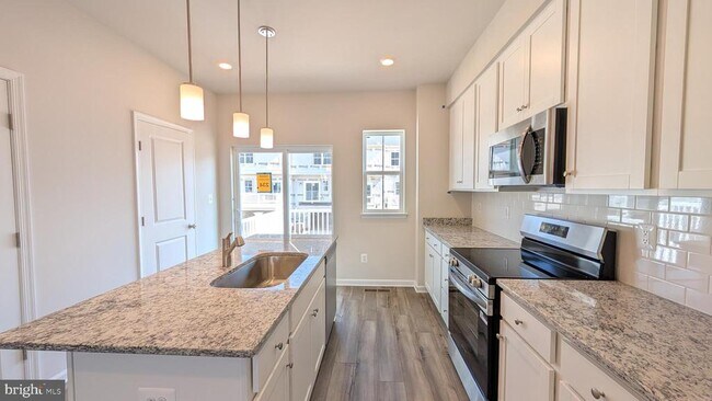 Building Photo - 413 SILVER BIRCH Dr