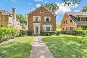 Building Photo - 1096 S Wildwood Ave