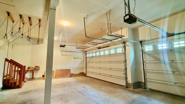 Building Photo - **$1000 OFF FIRST FULL MONTHS RENT**  Gorg...