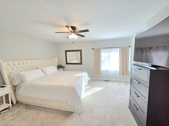 Building Photo - 5407 Leeway Ct