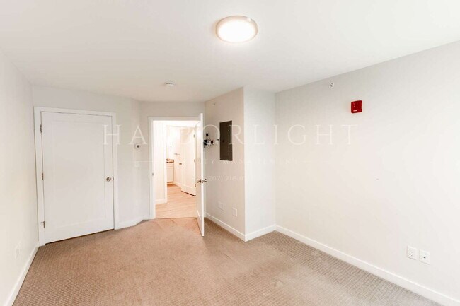 Building Photo - 37 Mill Commons Dr