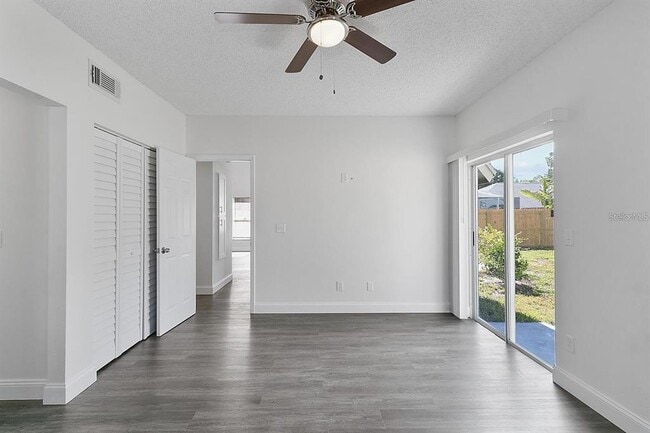 Building Photo - 8748 Exposition Dr