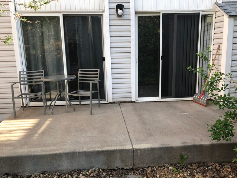 Patio - 3345 S Monaco Pky