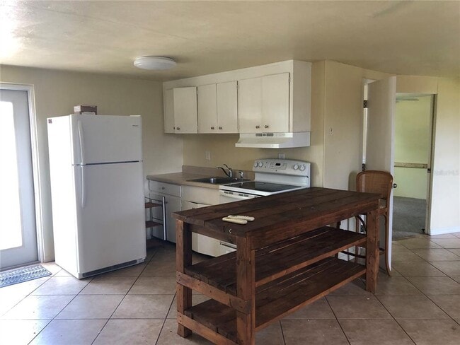 Building Photo - 1395 Sharlo Ln