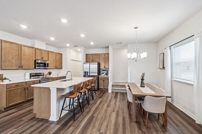 Building Photo - Beautiful 3/2.5/2 Home in St. Cloud