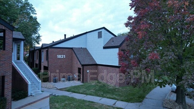 Building Photo - 1821 Ridgehaven Ct
