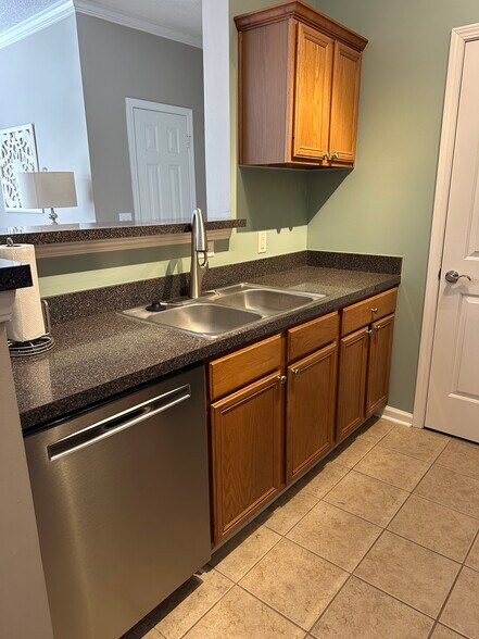 Building Photo - 45 Sycamore Ave