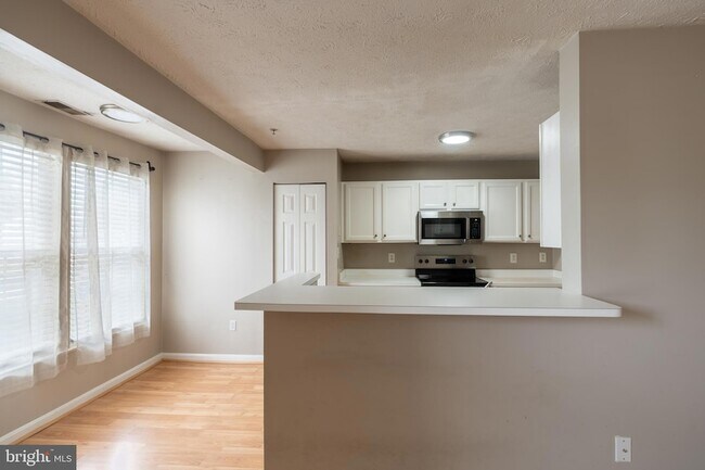 Building Photo - 689 Winding Stream Way