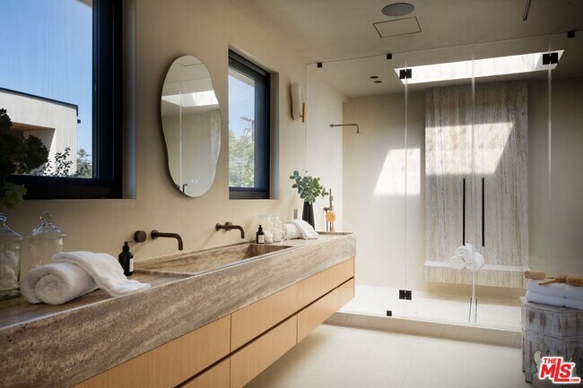 Building Photo - 13229 Hesby St