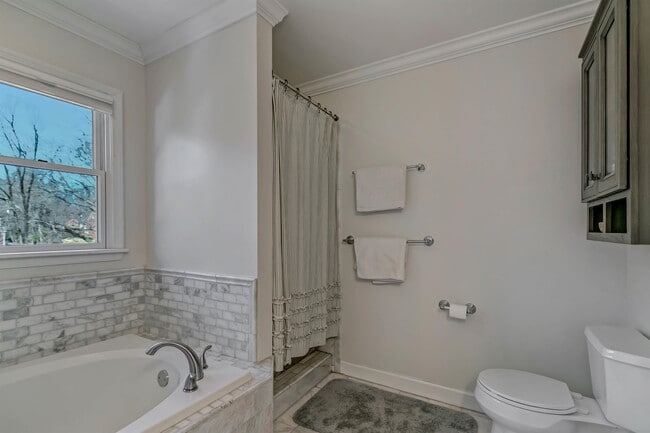 Building Photo - 6612 Kerns Rd