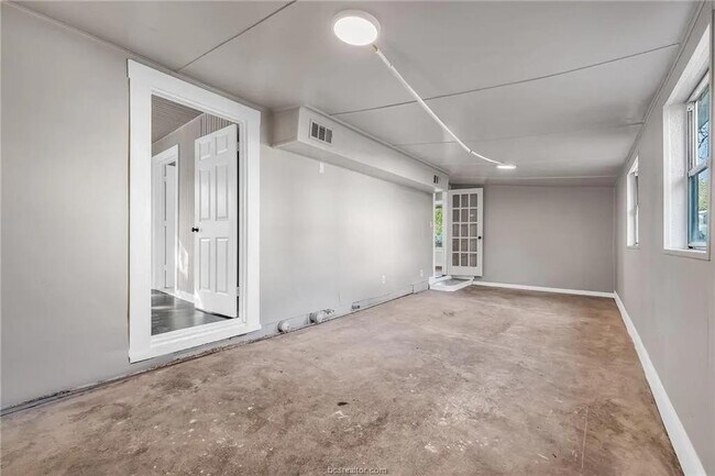 Building Photo - 2707 Cliff St