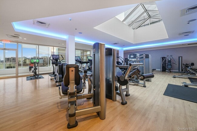 Building Photo - 1 Renaissance Square