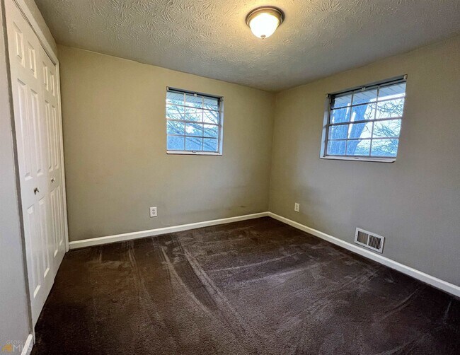 Building Photo - 107 Kristy Ln