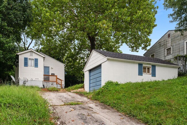 Building Photo - 2936 N Hanley Rd