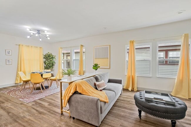 Building Photo - Beautiful renovated home!