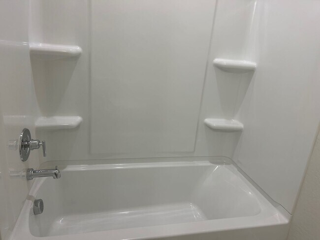 Building Photo - 4 Bedroom Home