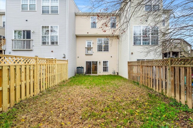 Building Photo - 1943 Crossing Stone Ct