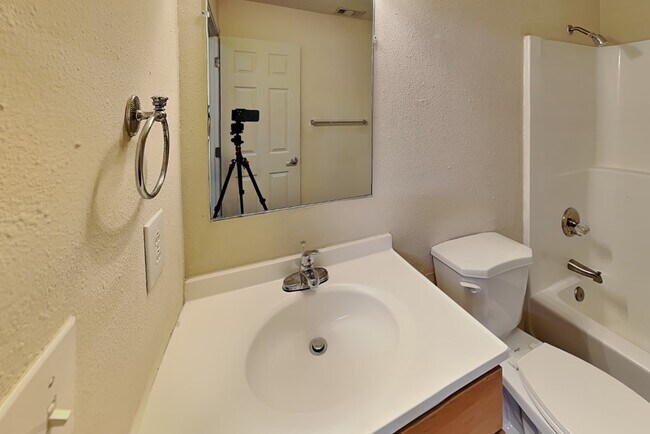 Building Photo - 218 Stanton Ave