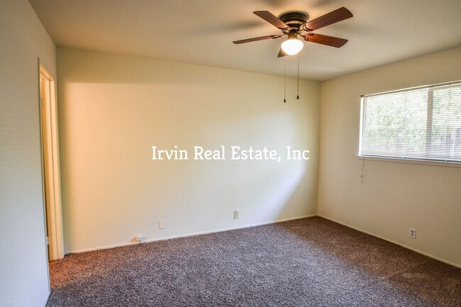 Building Photo - Nice 4 Bedroom Rancher