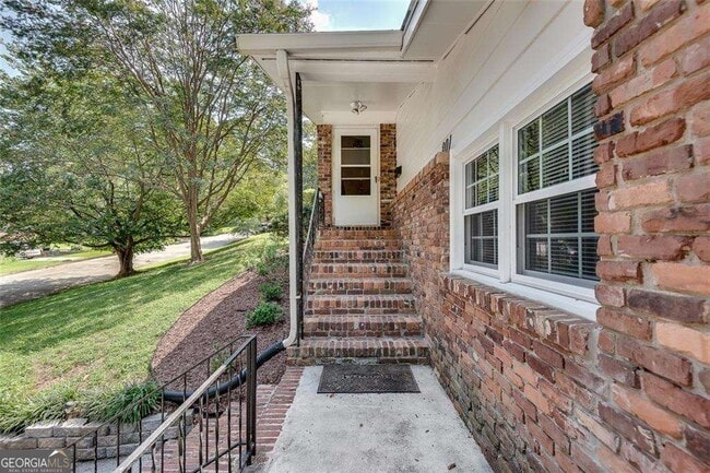 Building Photo - 799 Marstevan Dr NE