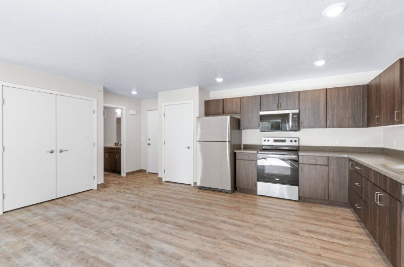 Building Photo - 352 Deschane Ave