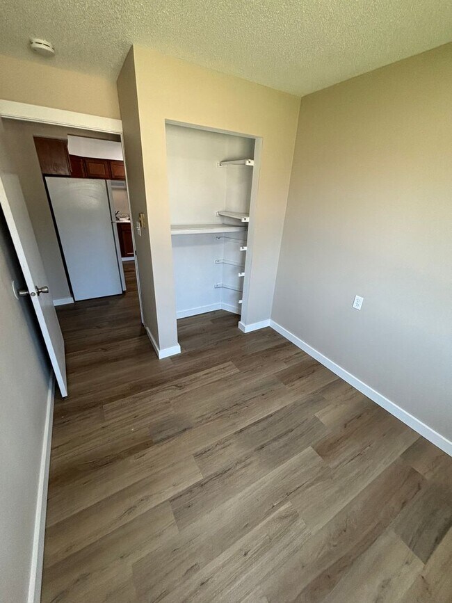 Building Photo - Fairview Apartments