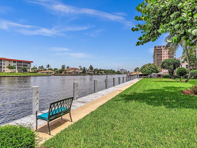 Building Photo - 1150 Hillsboro Mile