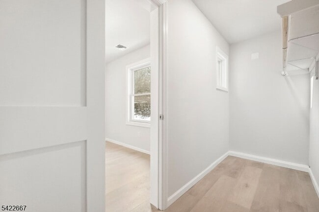 Building Photo - 7 Mountain Rd