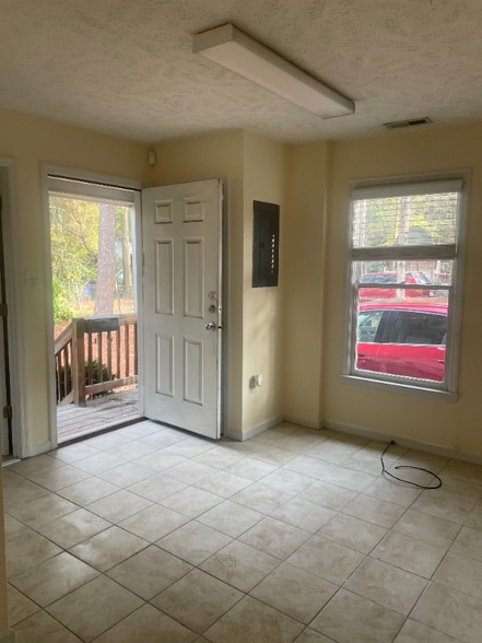 Building Photo - 209 S McPherson Church Rd