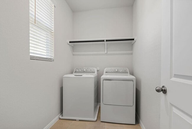 Building Photo - 104 Woodrow Ln