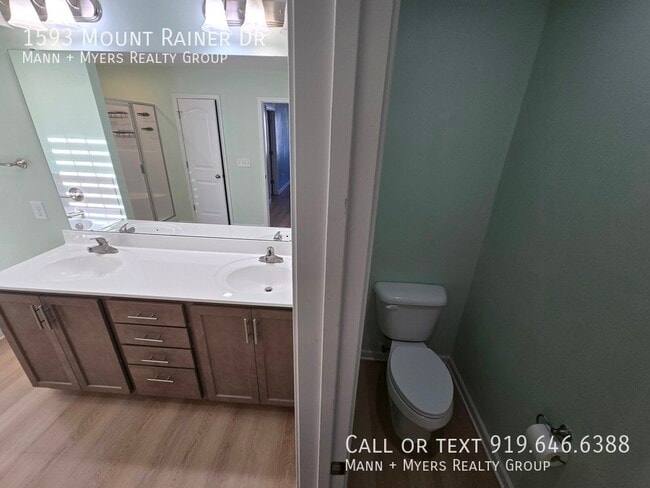 Building Photo - 1593 Mount Rainer Dr