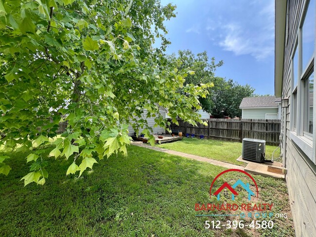 Building Photo - Available Now: Bright and Inviting 2 Bed, ...