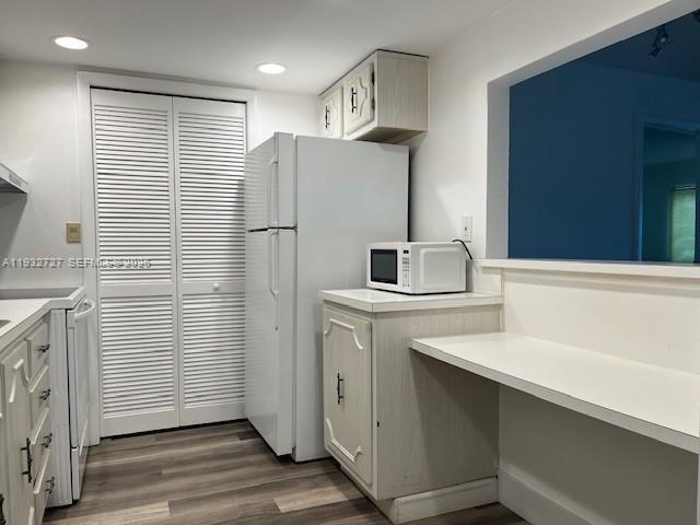 Building Photo - 120 Lakeview Dr