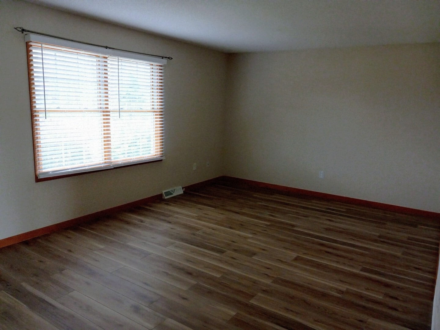 Living room - 9450 Lapp Rd