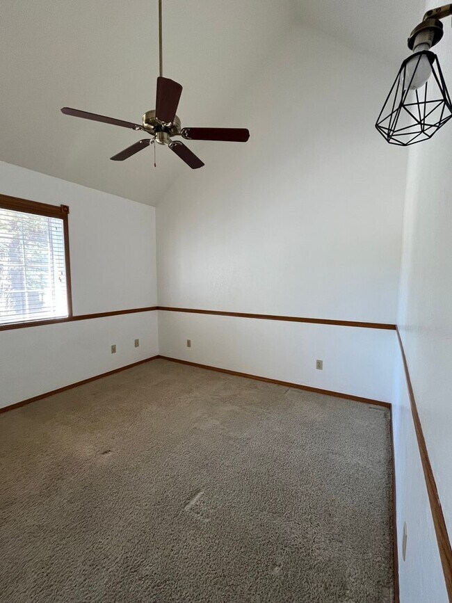 Building Photo - Beautiful 2 Bedroom 2 Bathroom in Big Bear City with Large Backyard