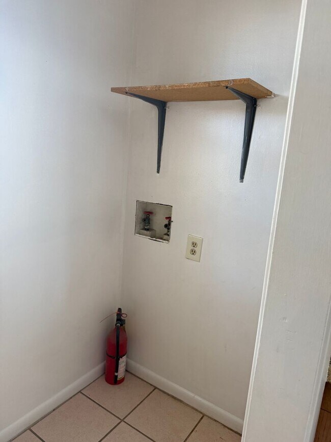 Building Photo - 113 Classic Ct