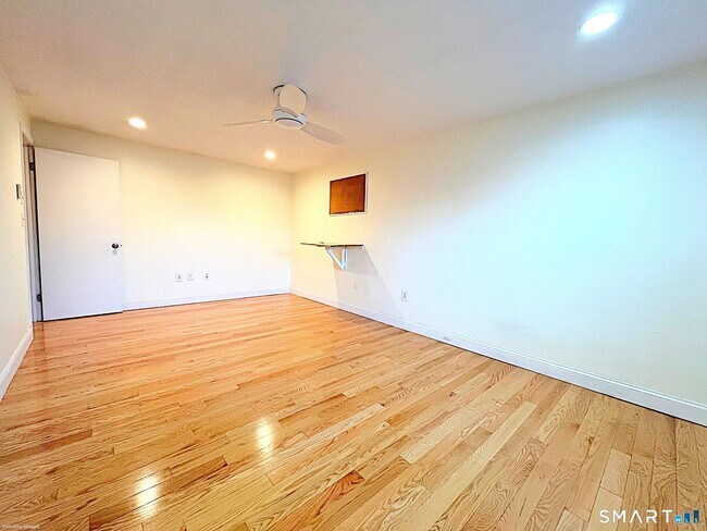 Building Photo - 24 Thorne Rd