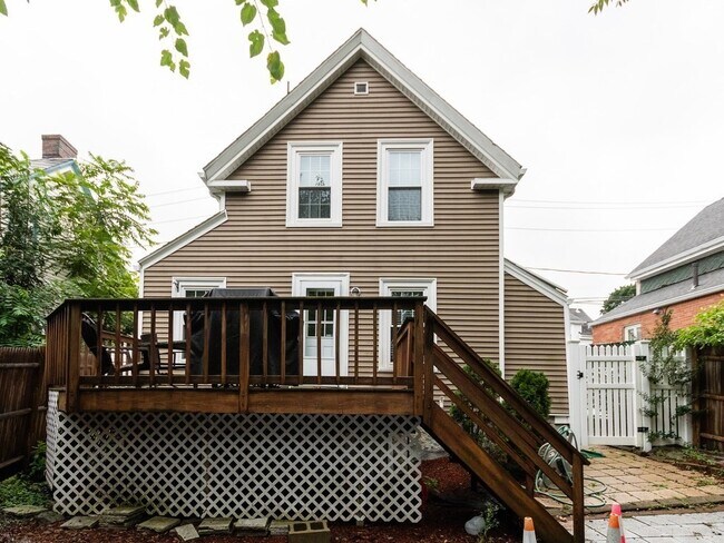 Building Photo - 26 Coffey St