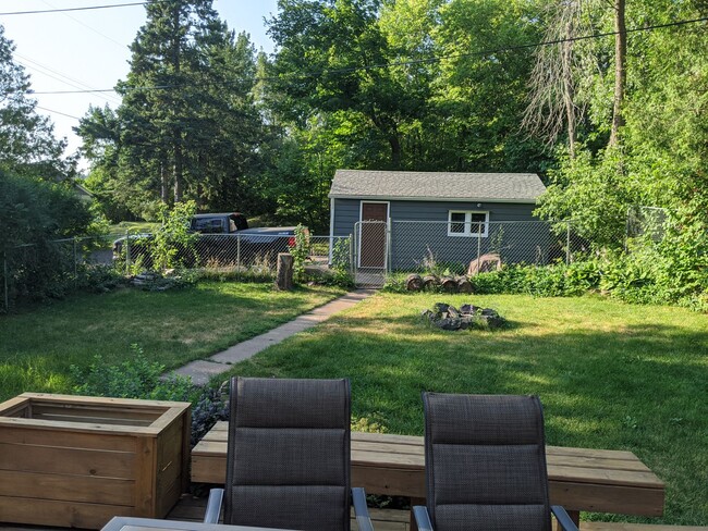 Building Photo - Amazing 4 Bedroom 2 Bathroom House with Garage!