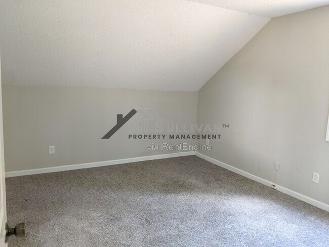Building Photo - 4101 Five Oaks Dr