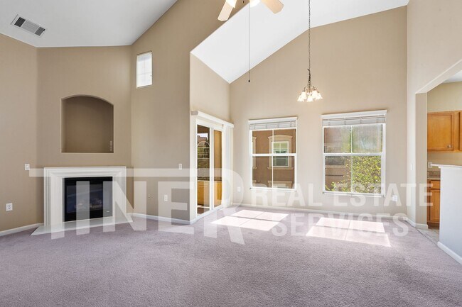 Building Photo - 5350 Dunlay Dr