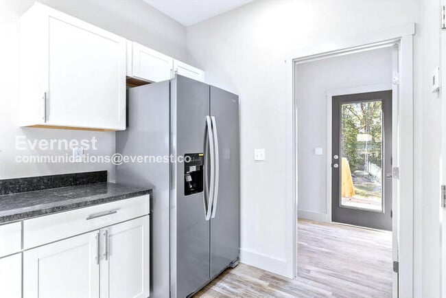 Building Photo - 1617 Roanoke Ave