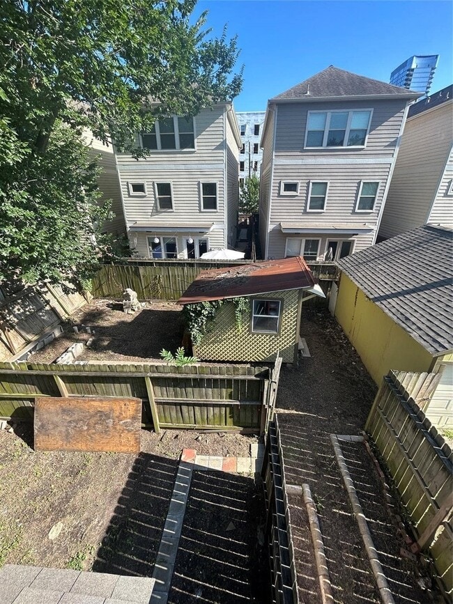 Building Photo - 2115 State St