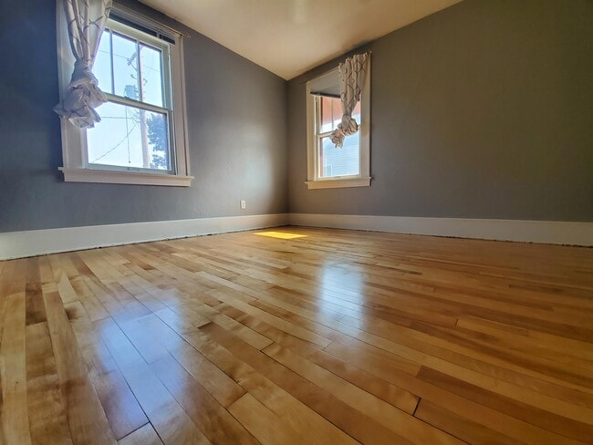 Building Photo - 716 2nd St NW