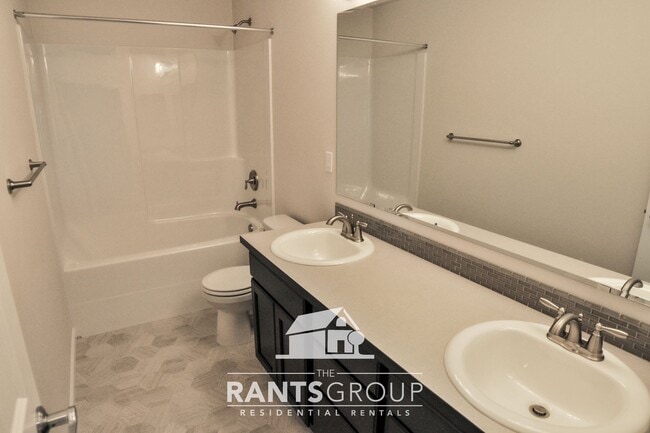 Building Photo - Beautiful  3 bedroom, 2.5 bath, 2-story home in Steilacoom Ridge