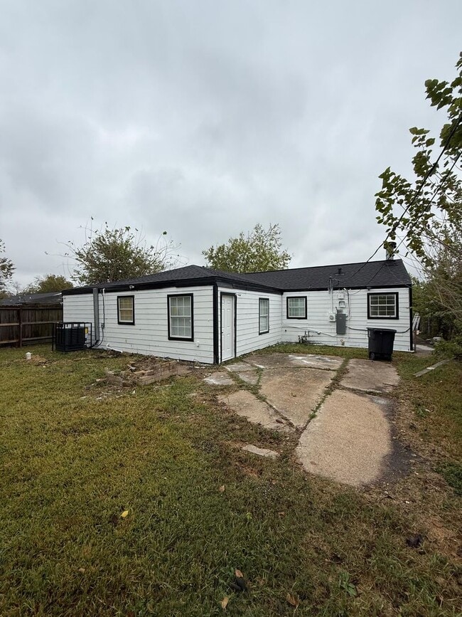 Building Photo - Gorgeous all renovated Home in Houston, TX!.