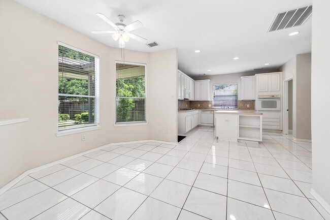 Building Photo - 7902 Feather Springs Dr